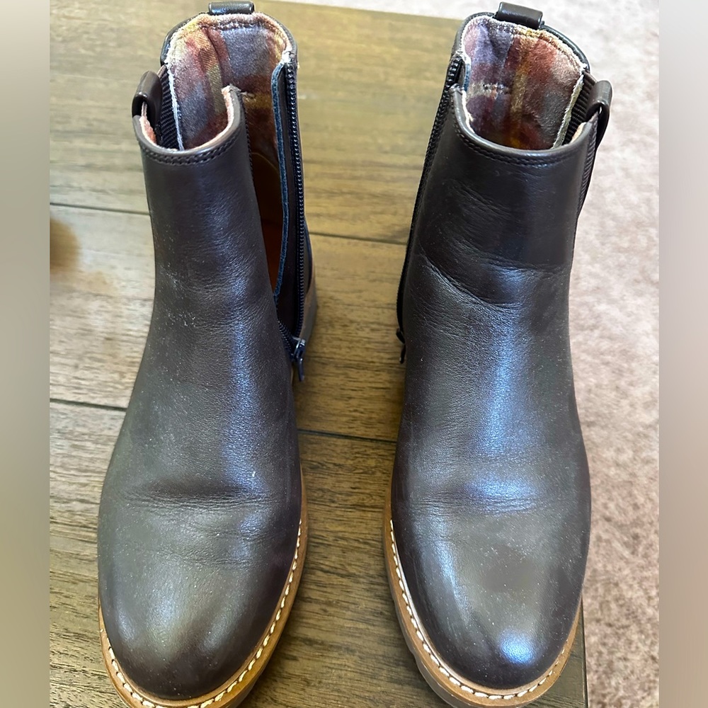 Rockport Women’s Kacie Ankle Bootie. Size 6